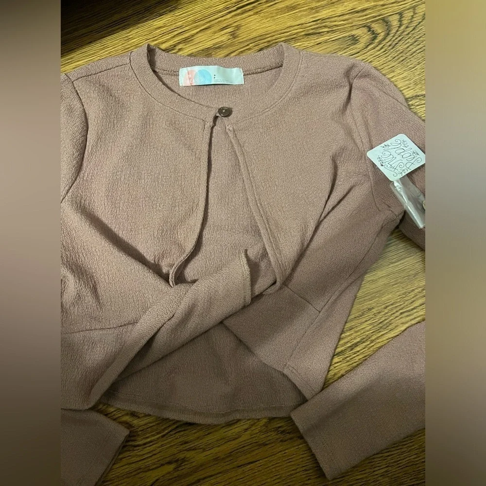 Free people beach long sleeve stretchy dusty nude open front crop top small new